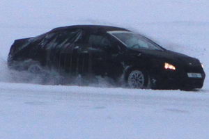 
Vue de la Peugeot 508, en srieux tests sous la neige.
 